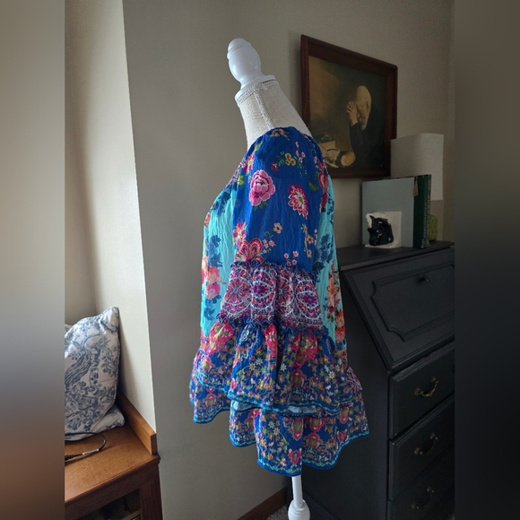 John Mark Size M Blue Pink Floral Bohemian Ruffle Top - Picture 4 of 10